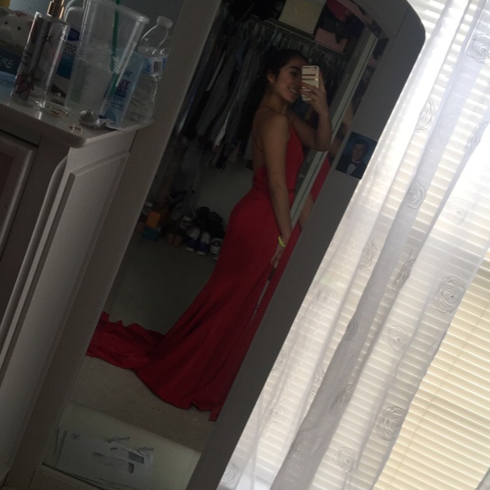Red, slim event dress - Picture 4 of 5